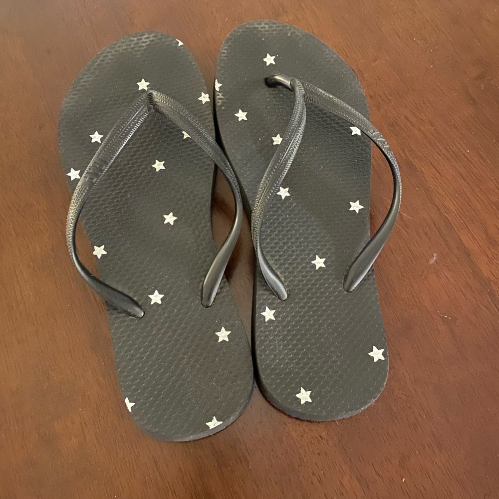 Like New Gap Flip Flops size 7/8